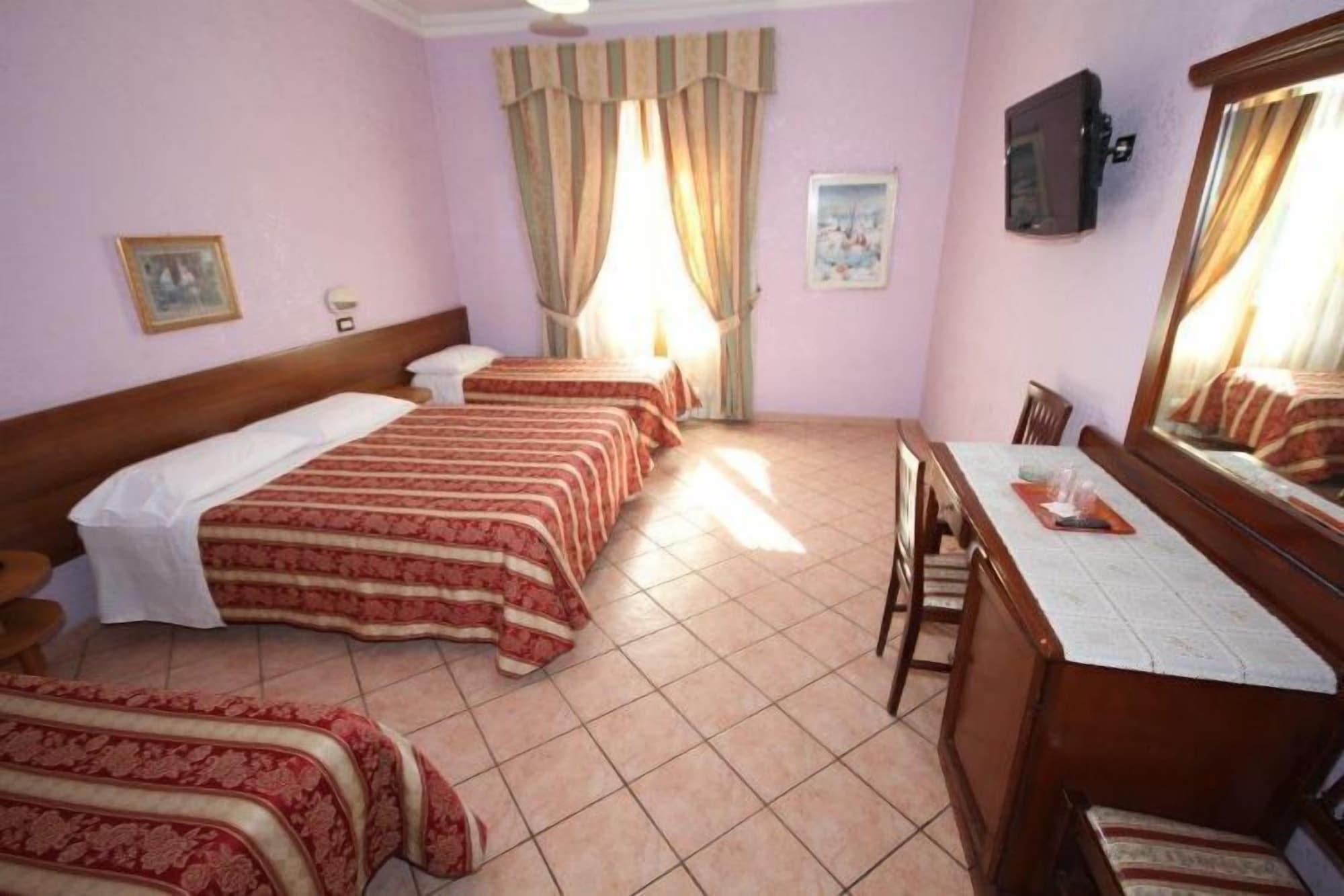 רומא Hotel Marisa מראה חיצוני תמונה